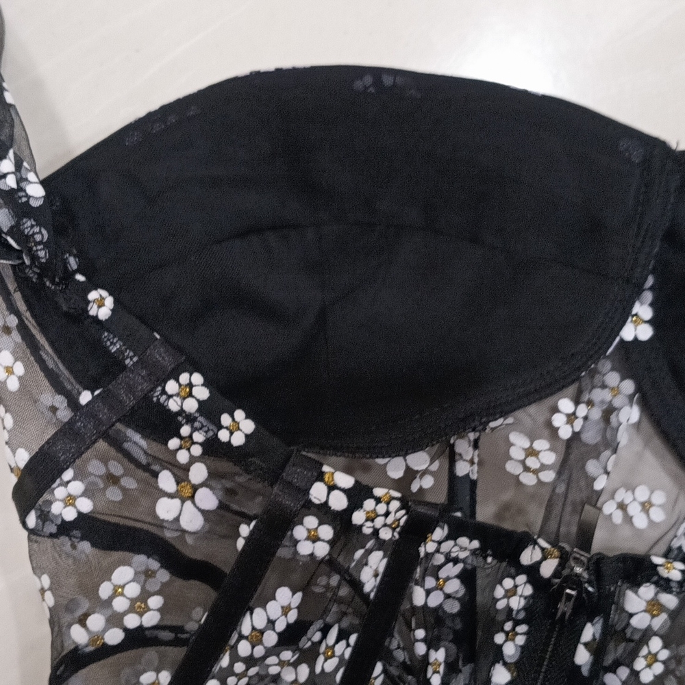 Corset - Picture 4 of 8